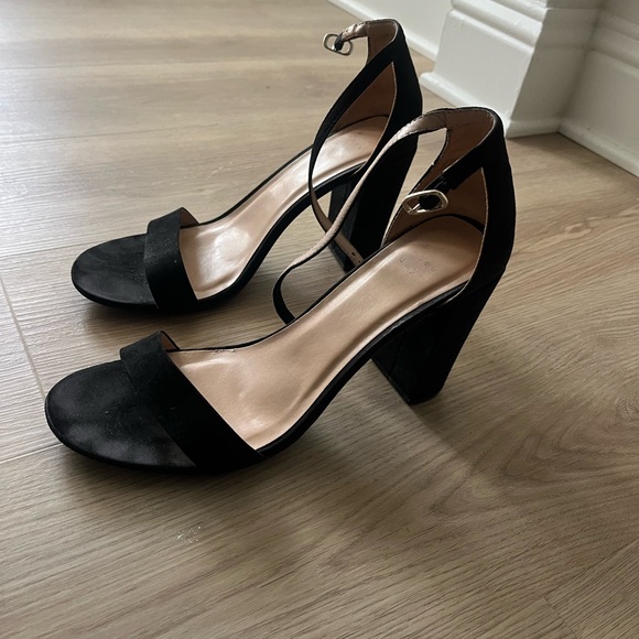 Simple black Nine West women’s heel size 10 fits 11 - Picture 2 of 3